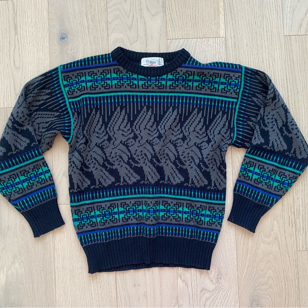 Black and Green Crewneck Sweater with Geometric bird 🦅 Patterns